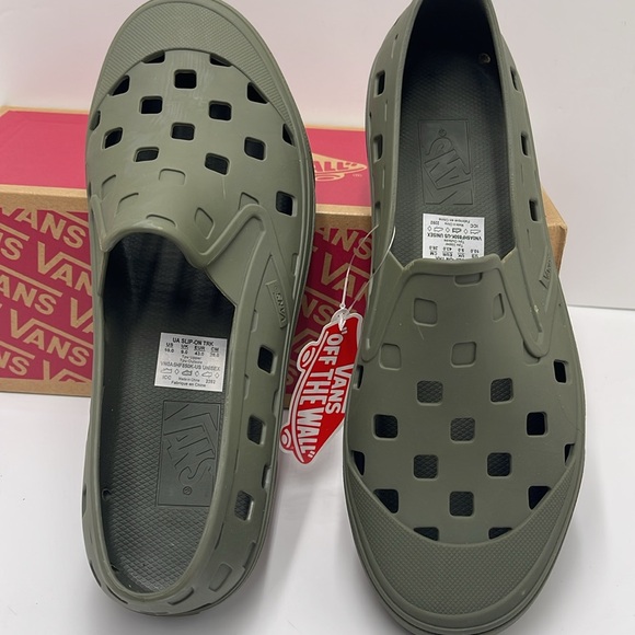 Vans Men’s Slip-On Trk
Grape Leaf
VN0A5HF850K
Sneakers - Picture 12 of 16